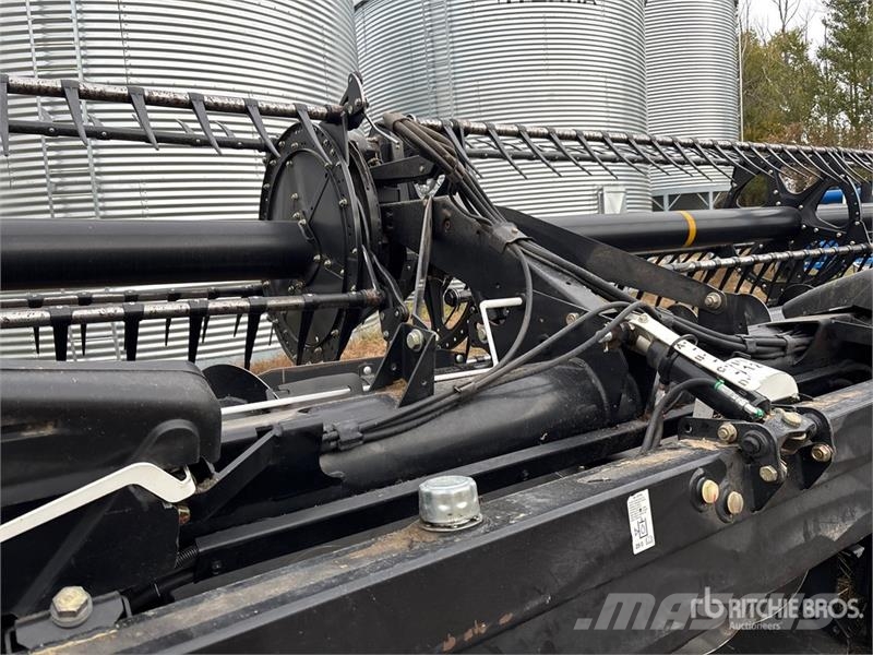 MacDon FD75-D Testate per mietitrebbie