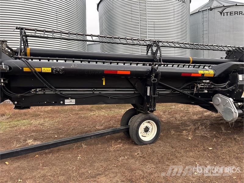 MacDon FD75-D Testate per mietitrebbie