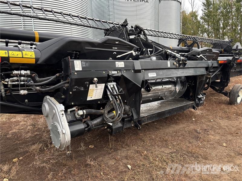 MacDon FD75-D Testate per mietitrebbie