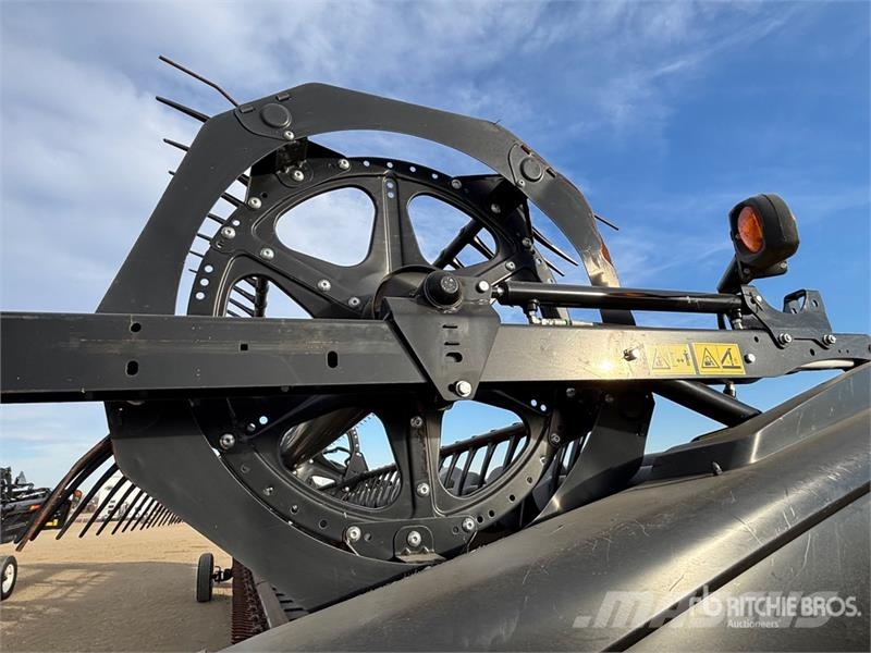 MacDon FD75-S 35 ft Flex Draper Combine Header Kombajnové hlavice