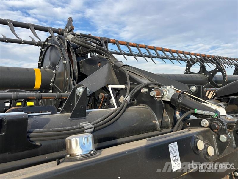 MacDon FD75-S 35 ft Flex Draper Combine Header Kombajnové hlavice