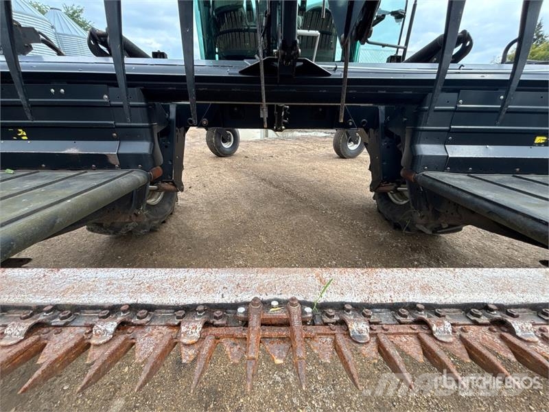 MacDon M100 35 ft Swather Windrower Andaineur