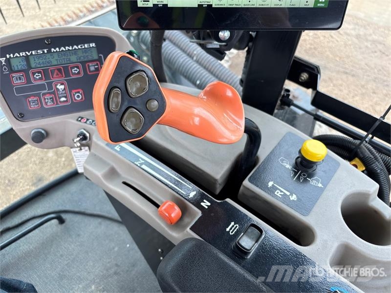 MacDon M100 35 ft Swather Windrower Andaineur