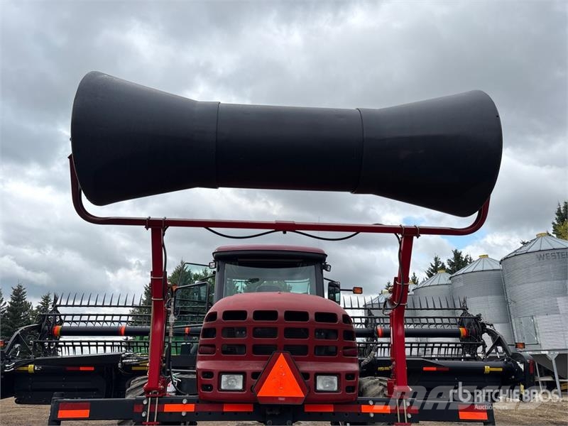 MacDon M100 35 ft Swather Windrower Andaineur