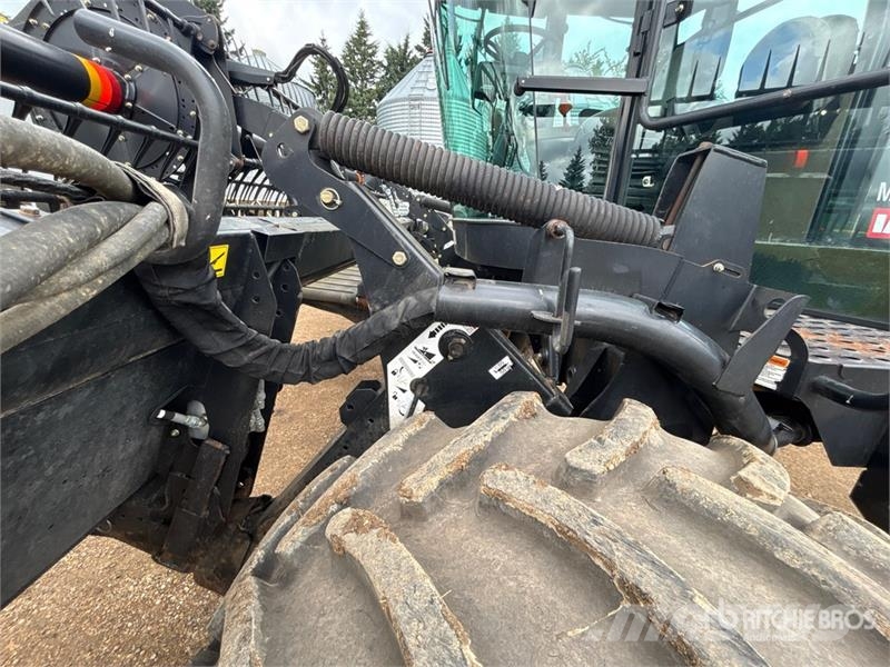 MacDon M100 35 ft Swather Windrower Andaineur