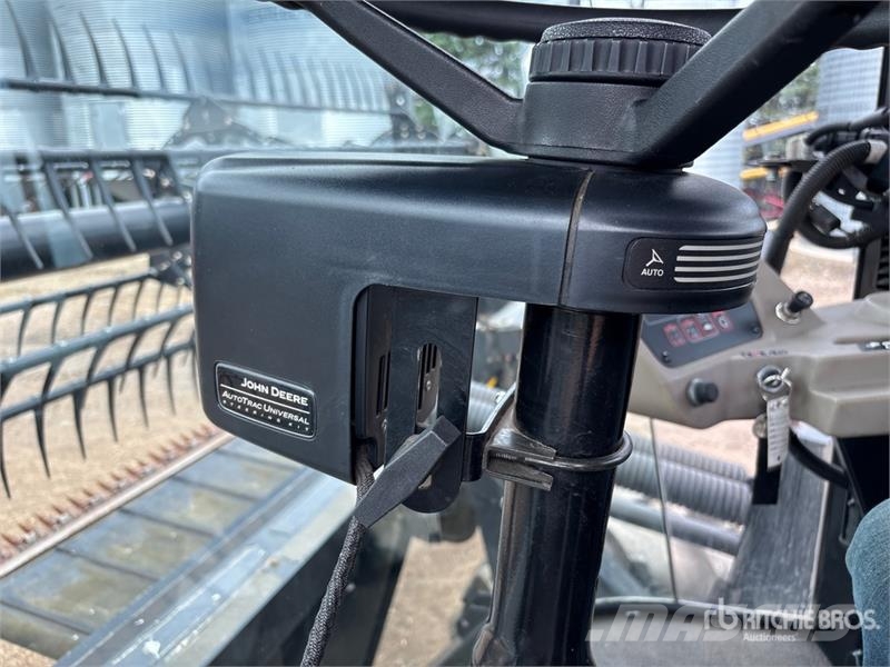MacDon M100 35 ft Swather Windrower Andaineur