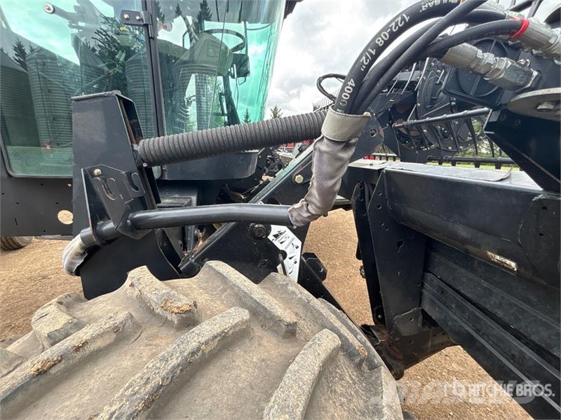 MacDon M100 35 ft Swather Windrower Andaineur