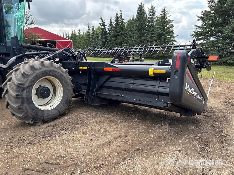 MacDon M100 35 ft Swather Windrower Andaineur