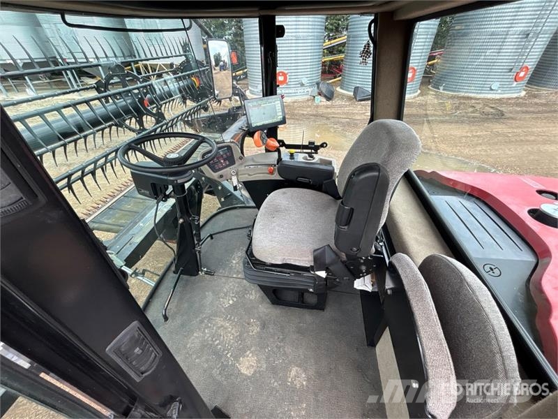 MacDon M100 35 ft Swather Windrower Andaineur