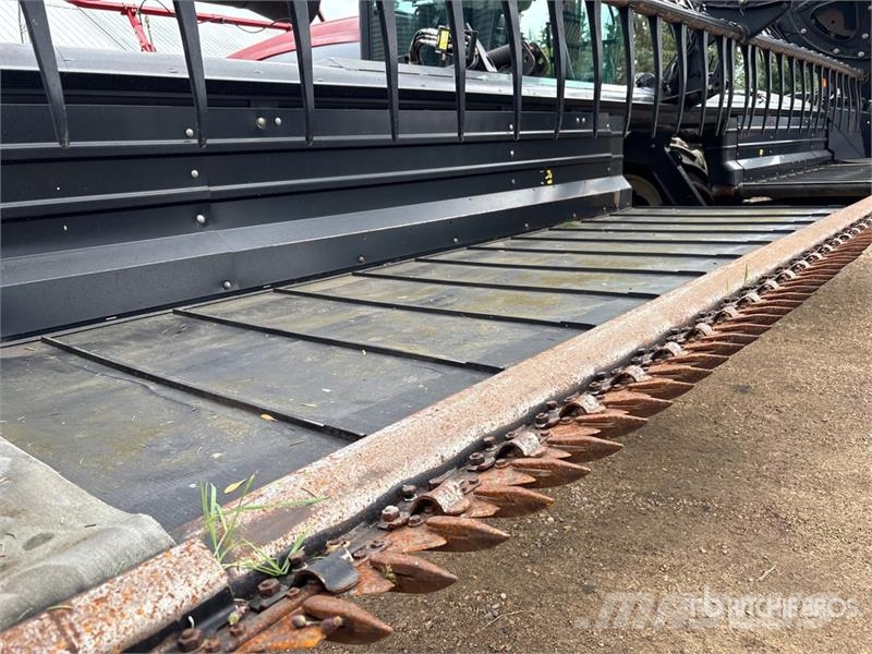 MacDon M100 35 ft Swather Windrower Andaineur