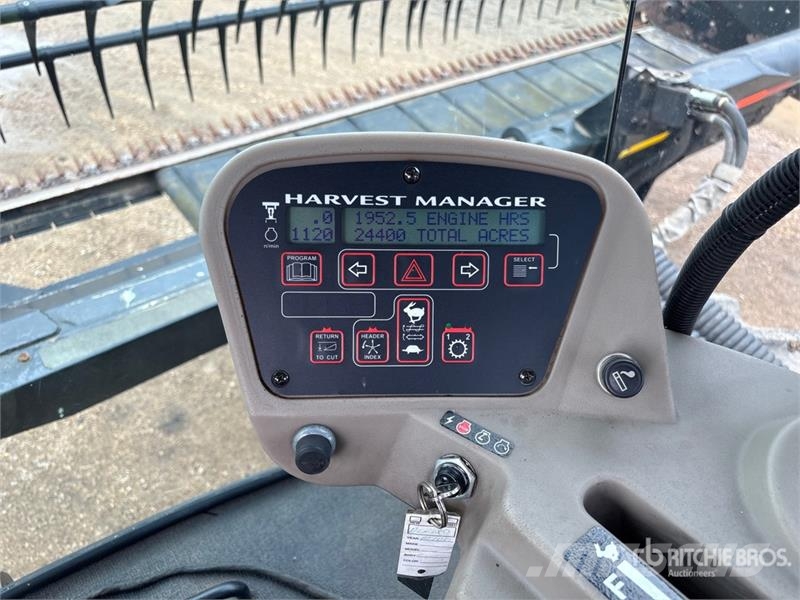 MacDon M100 35 ft Swather Windrower Andaineur