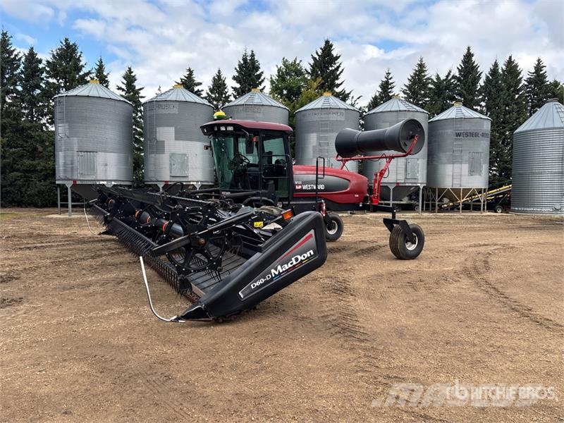 MacDon M100 35 ft Swather Windrower Andaineur
