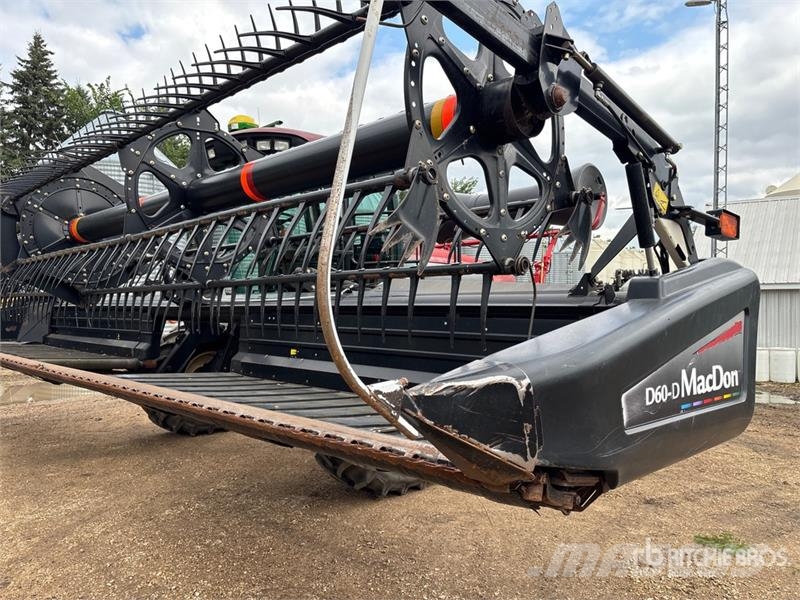 MacDon M100 35 ft Swather Windrower Andaineur