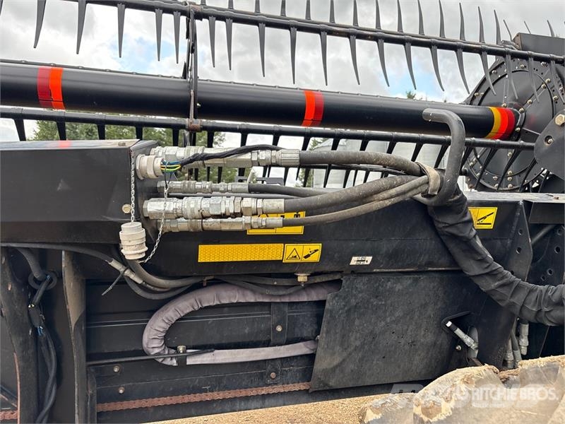 MacDon M100 35 ft Swather Windrower Andaineur