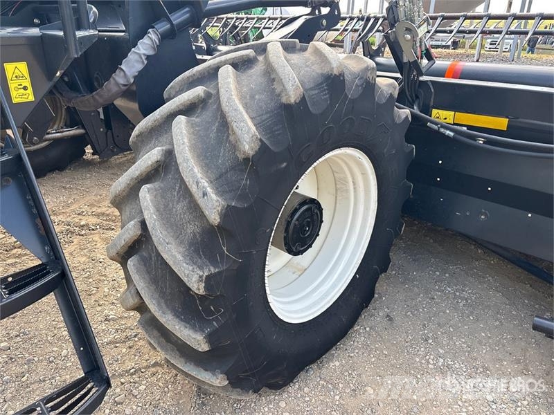 MacDon M155 محشات