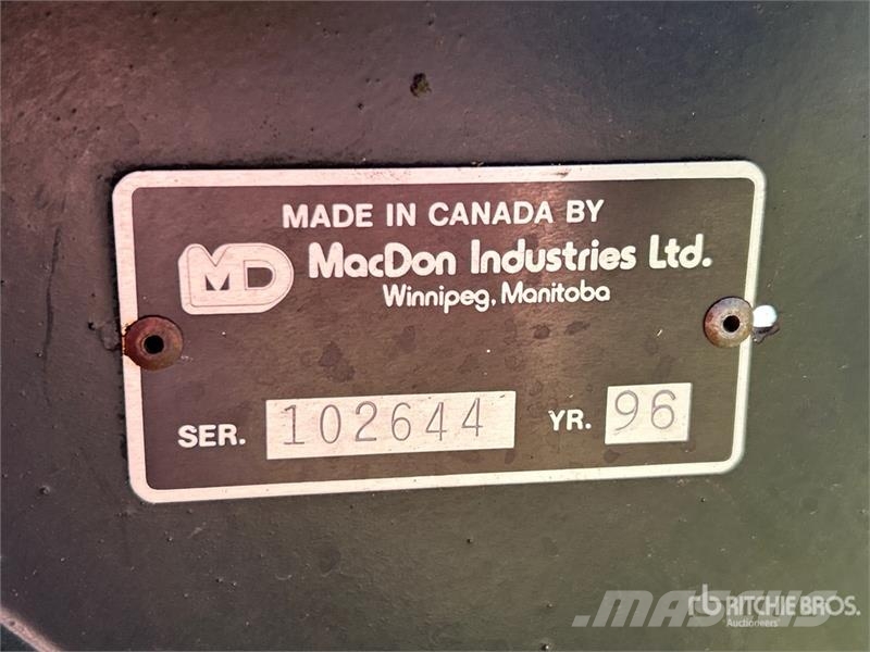 MacDon Premier 2930 25 ft Swather Windrower Segadoras hileradoras