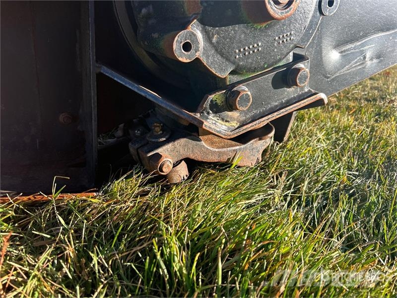 MacDon Premier 2930 25 ft Swather Windrower Zgrabljalniki