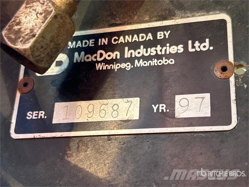 MacDon Premier 2930 25 ft Swather Windrower Zgrabljalniki
