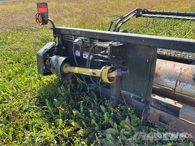 MacDon PW7 15 ft Combine Pickup Header Testate per mietitrebbie