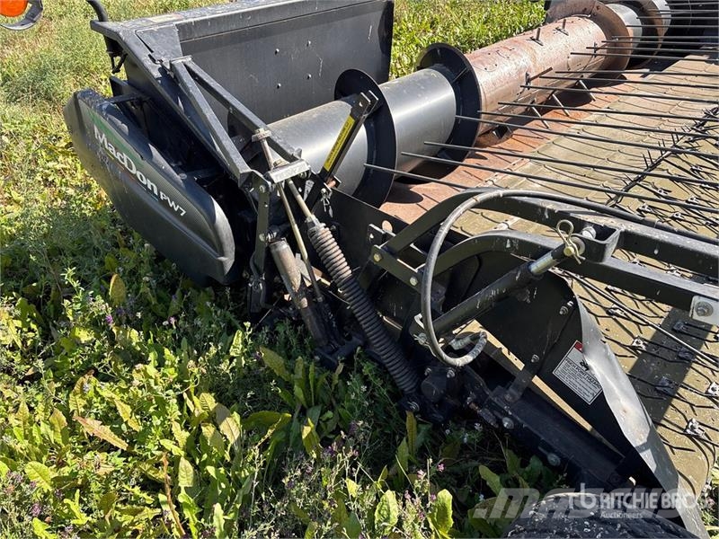 MacDon PW7 15 ft Combine Pickup Header Testate per mietitrebbie