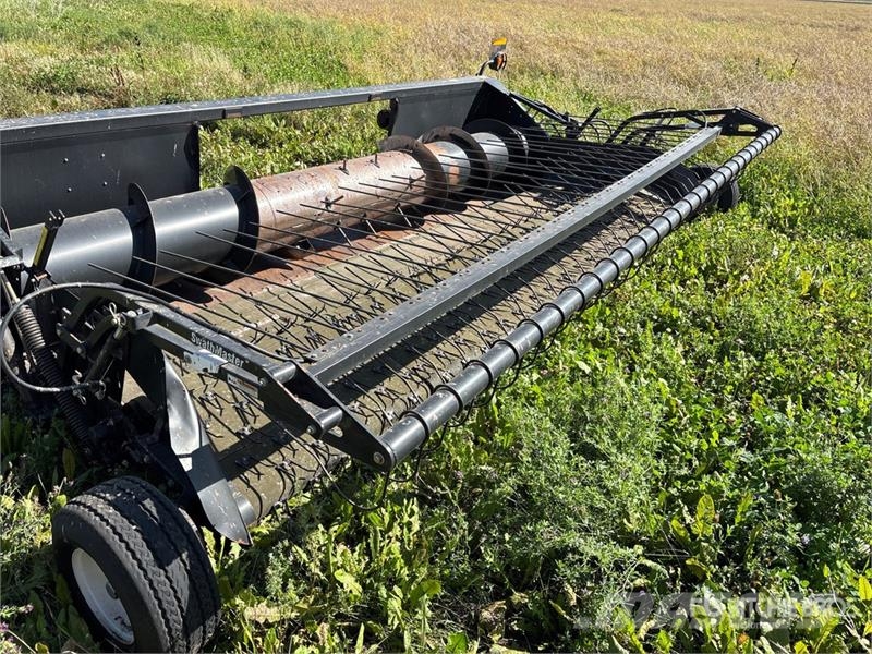 MacDon PW7 15 ft Combine Pickup Header Testate per mietitrebbie