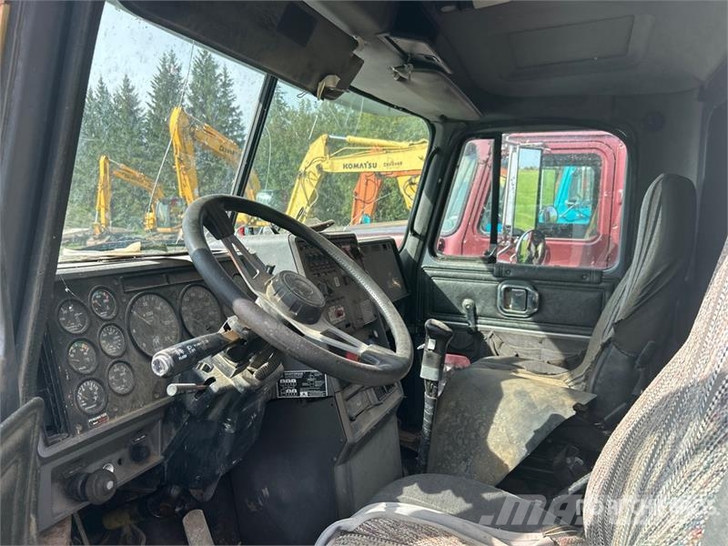 Mack 203 6x4 T/A Sleeper Truck Tractor (Inoperable) Truck Tractor Units