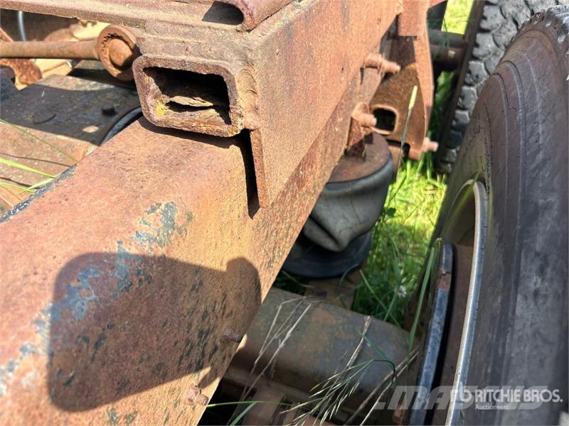 Mack 203 6x4 T/A Sleeper Truck Tractor (Inoperable) Truck Tractor Units