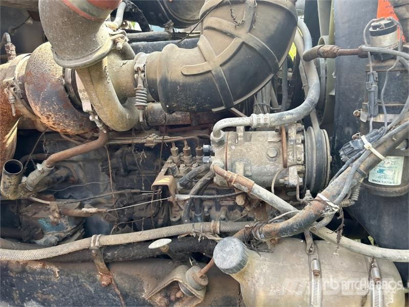 Mack 203 6x4 T/A Sleeper Truck Tractor (Inoperable) Truck Tractor Units