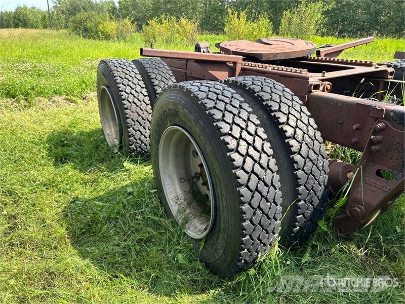 Mack 203 6x4 T/A Sleeper Truck Tractor (Inoperable) Truck Tractor Units