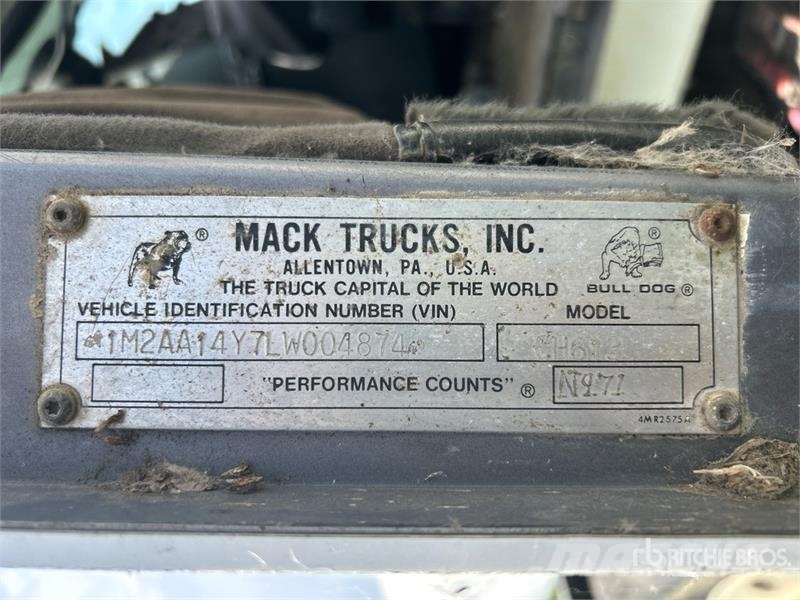 Mack 203 6x4 T/A Sleeper Truck Tractor (Inoperable) Truck Tractor Units