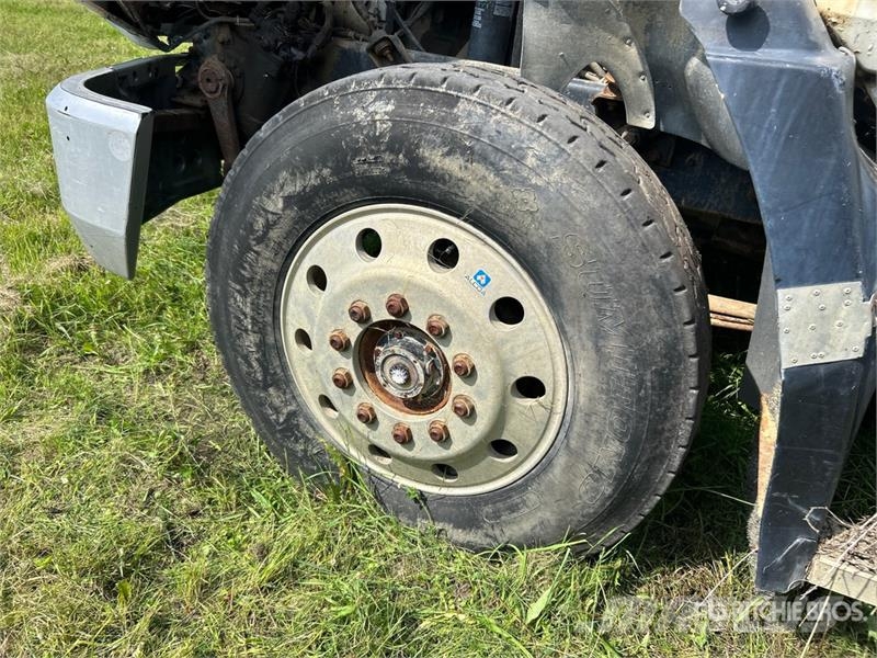 Mack 203 6x4 T/A Sleeper Truck Tractor (Inoperable) Truck Tractor Units