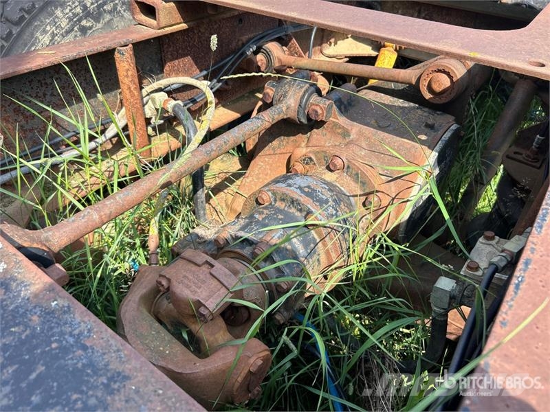 Mack 203 6x4 T/A Sleeper Truck Tractor (Inoperable) Truck Tractor Units
