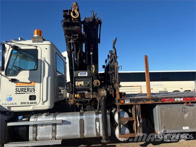 Mack 322-EP-5 Hipro 10000 kg Knuckle Boom on Mack GU813 Автокрани