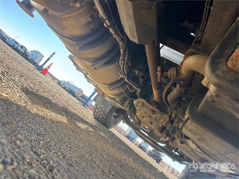 Mack 322-EP-5 Hipro 10000 kg Knuckle Boom on Mack GU813 Автокрани