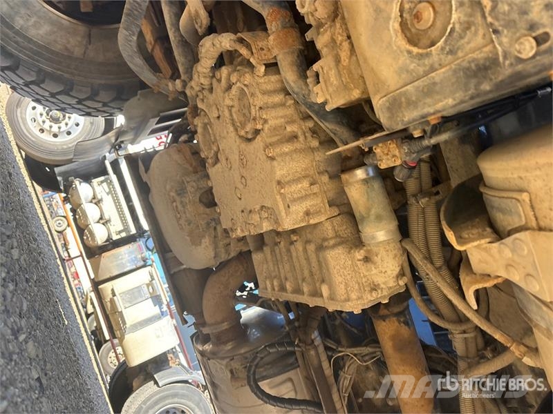 Mack 322-EP-5 Hipro 10000 kg Knuckle Boom on Mack GU813 Автокрани