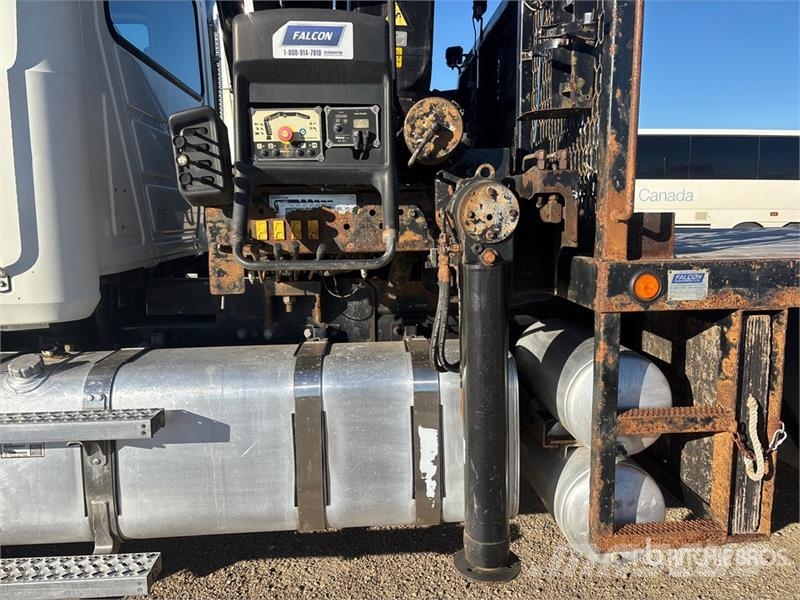 Mack 322-EP-5 Hipro 10000 kg Knuckle Boom on Mack GU813 Автокрани