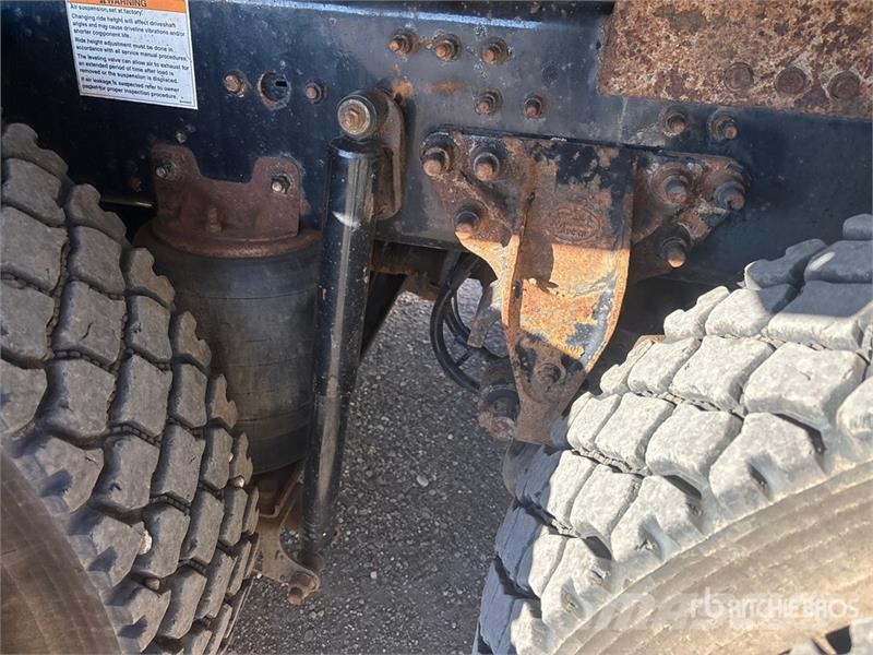 Mack 322-EP-5 Hipro 10000 kg Knuckle Boom on Mack GU813 Автокрани