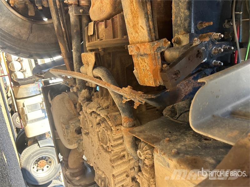 Mack 322-EP-5 Hipro 10000 kg Knuckle Boom on Mack GU813 Автокрани
