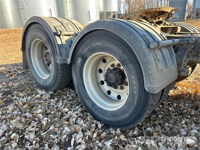 Mack 6x4 T/A Day Cab Truck Tractor Vlačilci