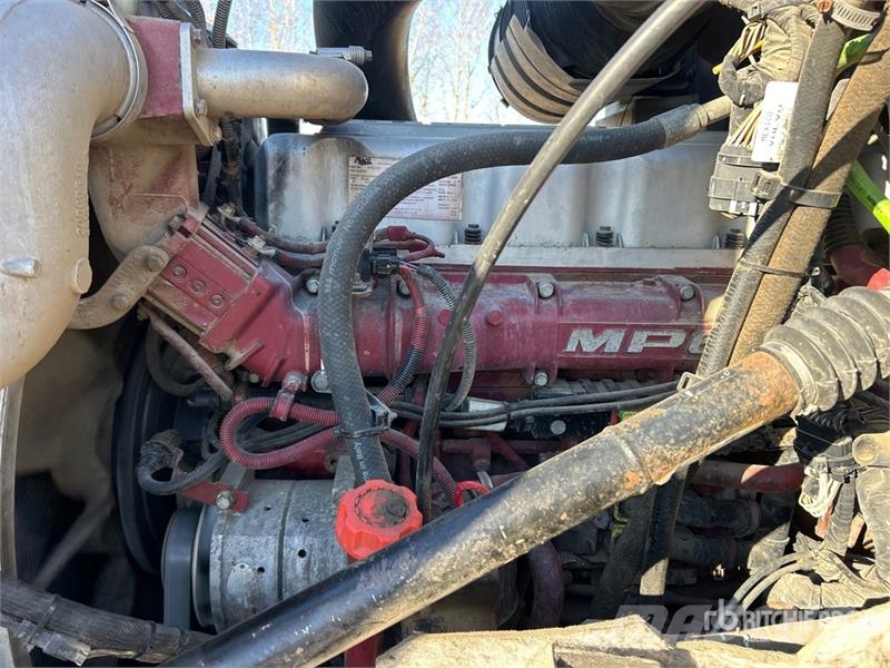 Mack 6x4 T/A Day Cab Truck Tractor Vlačilci