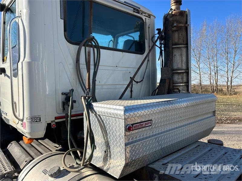 Mack 6x4 T/A Day Cab Truck Tractor Vlačilci