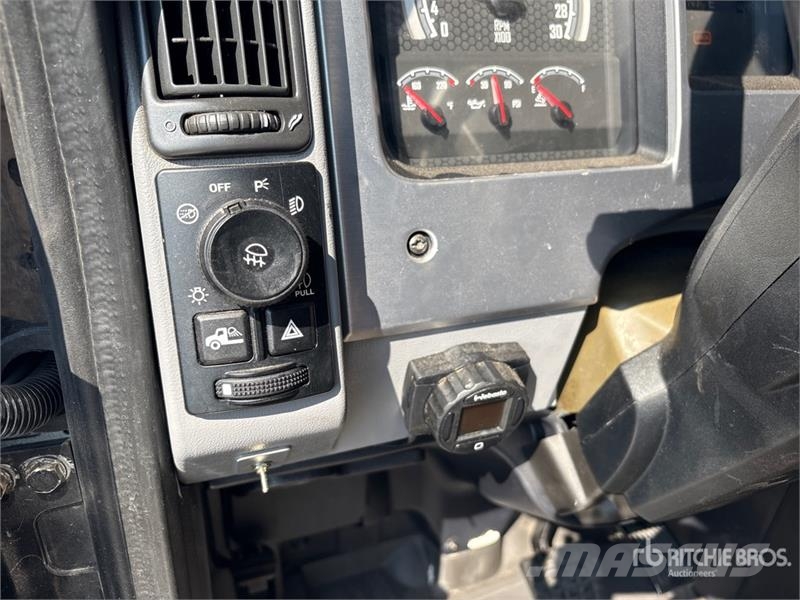 Mack 6x4 T/A Sleeper Truck Tractor Naudoti vilkikai