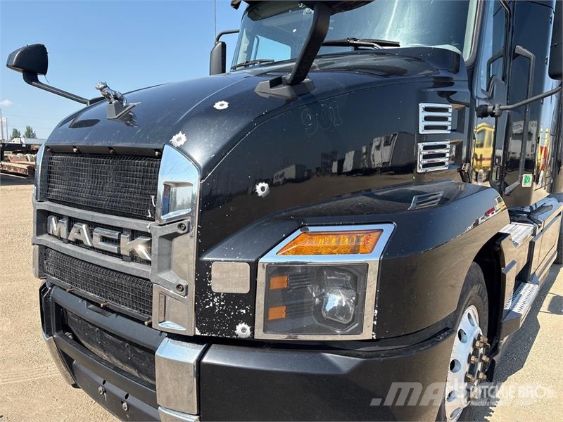 Mack 6x4 T/A Sleeper Truck Tractor Naudoti vilkikai