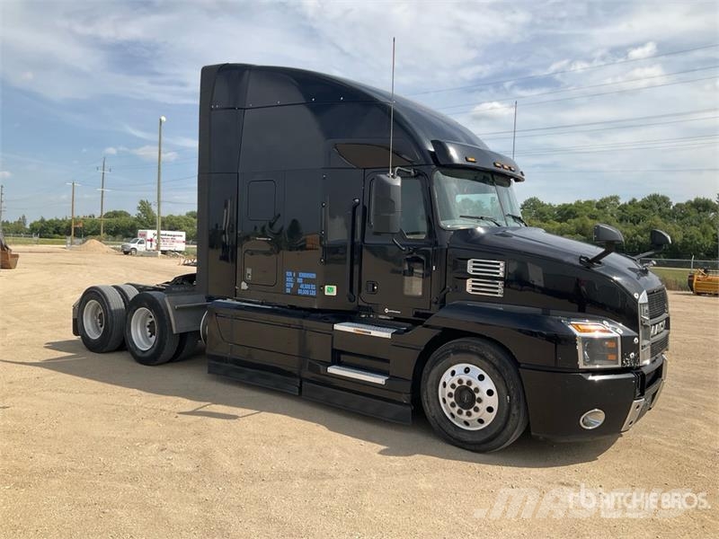 Mack 6x4 T/A Sleeper Truck Tractor Motrici e Trattori Stradali