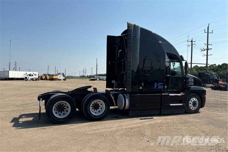 Mack 6x4 T/A Sleeper Truck Tractor Naudoti vilkikai
