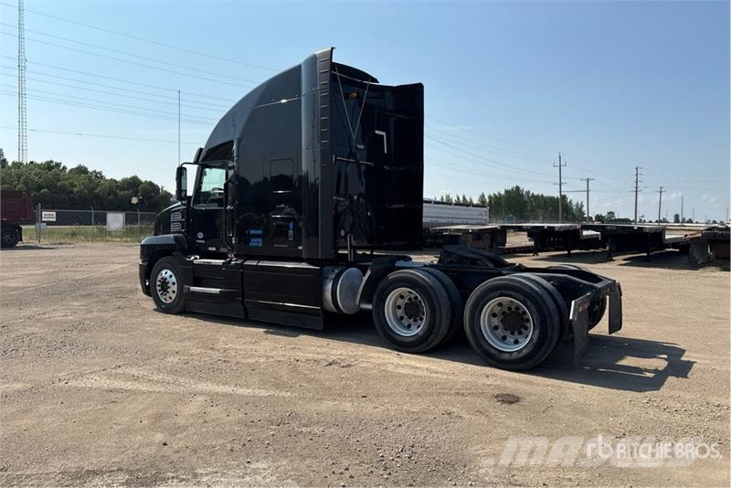 Mack 6x4 T/A Sleeper Truck Tractor Naudoti vilkikai