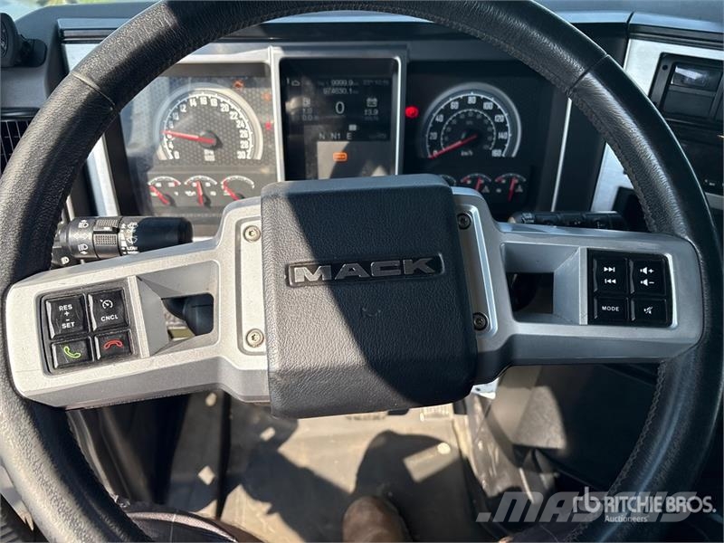Mack 6x4 T/A Sleeper Truck Tractor Naudoti vilkikai