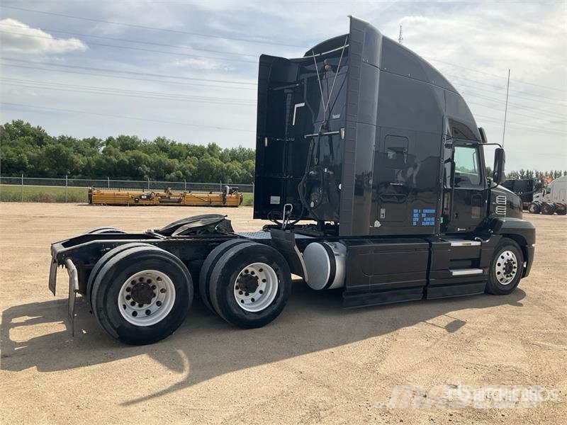 Mack 6x4 T/A Sleeper Truck Tractor Motrici e Trattori Stradali
