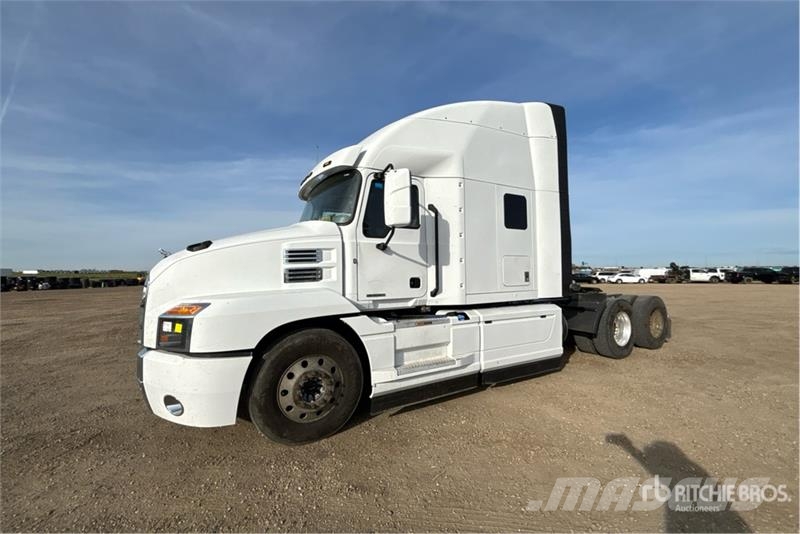 Mack AN64T 6x4 T/A Sleeper Truck Tractor Tegljači