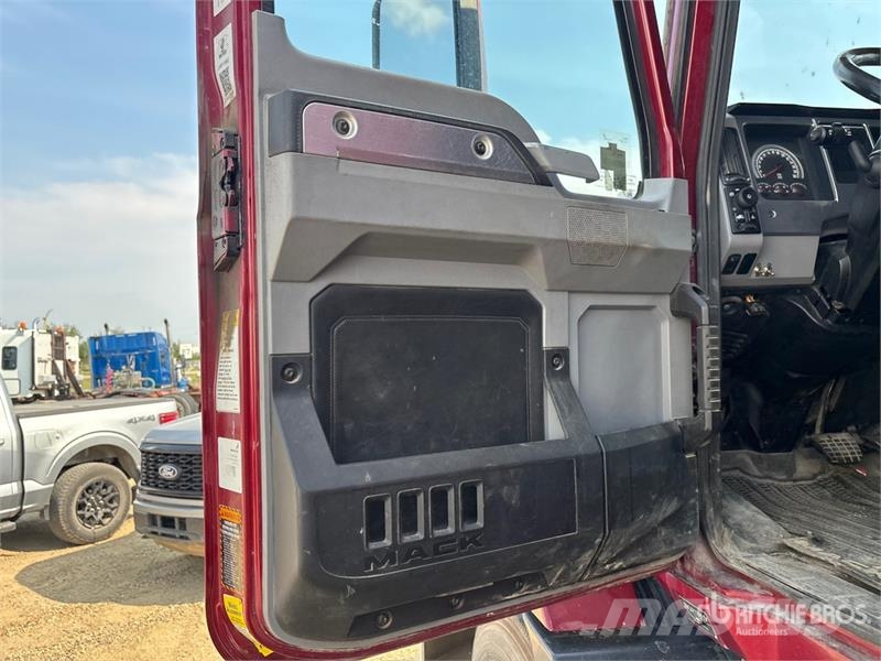 Mack AN64T 6x4 T/A Sleeper Truck Tractor Truck Tractor Units